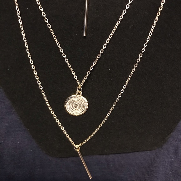 Multi-layered Gold Simple Pendant Necklace - Picture 4 of 4